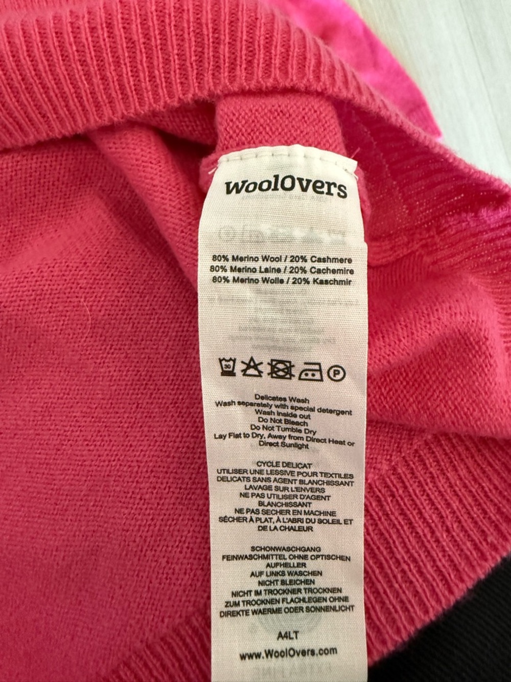 WoolOvers Bright Pink Merino Wool & Cashmere Turtleneck Sweater - Picture 3 of 3